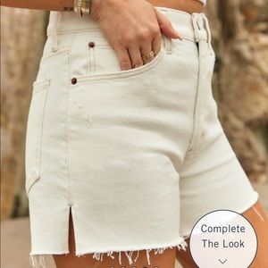 Abercrombie & Fitch 🤍 Curve Love 4inch Mom white shorts